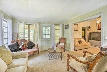 کلبه Cozy Montgomery Home: Just 2 Mi To Downtown!