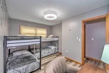 קוטג'' Lake Cumberland Eclectic Retreat: Fire Pit + Views