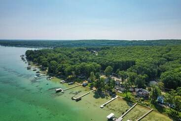 コテージ Higgins Lake House & Bunkhouse With Private Dock!