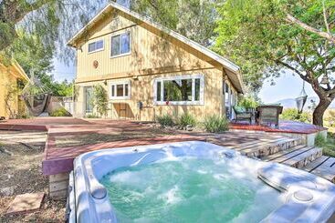 별장 Hilltop Home In Wine Country W/ Hot Tub & Views!
