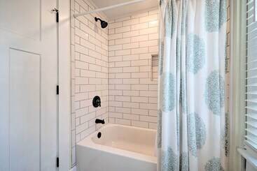 별장 Historic Family Home < 1 Mi To Long Beach!