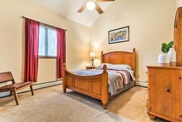 کلبه Lake Harmony Home W/ Deck   3 Mi To Ski Slopes!