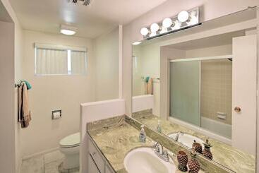 کلبه Lake Havasu Home: Heated Pool, 1 Mi To Lake & Town