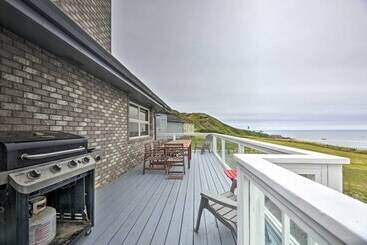 کلبه Luxurious Newport Estate W/ Spa & Lighthouse Views