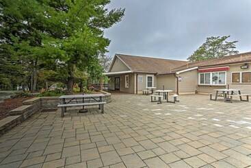 کلبه Deck & Community Perks: Cabin In Tobyhanna!