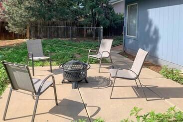 کلبه Modern Flagstaff Retreat ~ 4 Mi To Downtown!