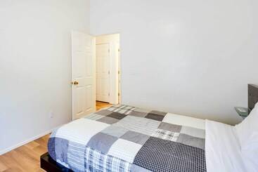 茅舍 Modern Home W/ Patio & Mtn Views, 9 Mi To Tucson