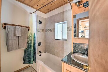コテージ Mysty Mountain Cabin On River: Near Stevens Pass!