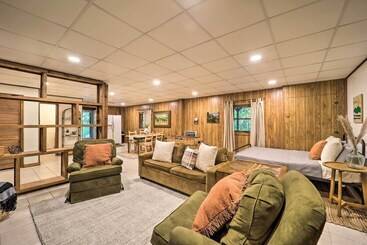 コテージ Peaceful Boone Cabin W/ Deck & Forest Views!