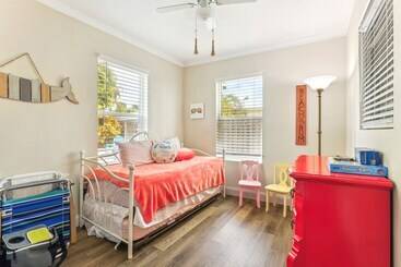 Сельский дом Jensen Beach Home: 1/4 Mi To Beach Access!