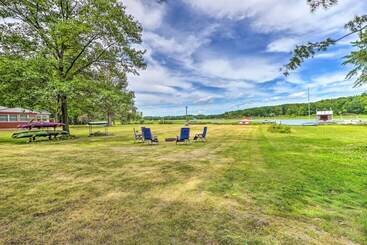 Cottage On Tubbs Lake W/ Fire Pit Near Skiing!