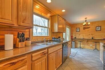 茅舍 Quiet Shenandoah Cabin W/ Porch & Pastoral Views!