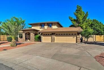 کلبه Red Mountain Mesa Oasis: Pool, Bar & Game Room!