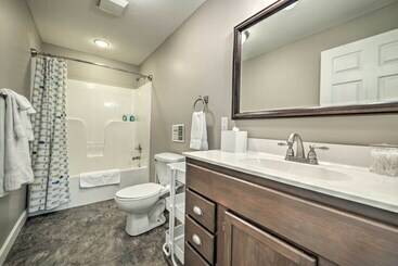 קוטג'' Lakefront  Rest Ashored  Home W/ Private Dock!