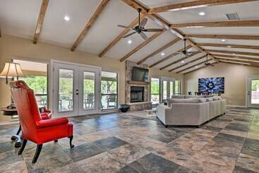 별장 Spacious Christoval Home With Riverfront Oasis!