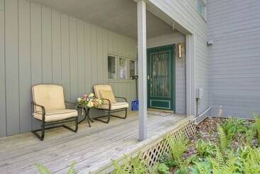 Сельский дом Spacious Delton Home W/ Fire Pit + Lake Views