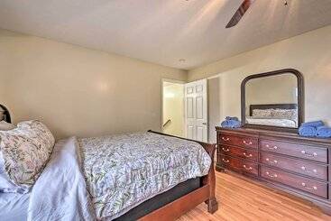 コテージ Spacious Poconos Lakefront Home W/ Dock & Grill!