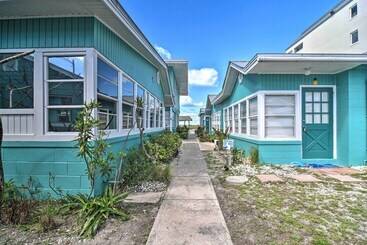 별장 Sun Soaked Coastal Hideaway   Steps To Beach!