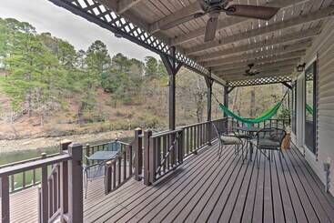 茅舍 Waterfront Sanctuary W/ Boat Dock & Fire Pit!