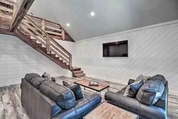 بيت ريفى All Encompassing Lakehouse W/ Modern Accents!