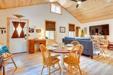 קוטג'' Beautiful Greig Cabin: 2 Mi To Brantingham!