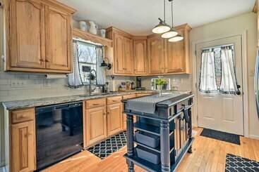 茅舍 Berkeley Springs Vacation Home W/ Fire Pit!