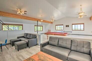 کلبه Breathtaking Bear Lake Escape W/ Game Room & View!