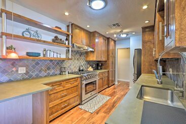 بيت ريفى Central Phoenix Home W/ Pool & Hot Tub!