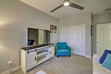 کلبه Contemporary Gilbert Home W/ Furnished Patio!