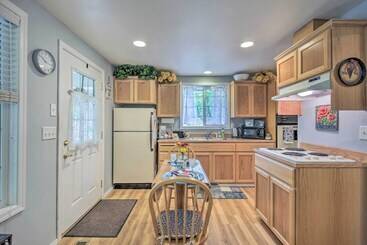 Cozy Cottage On Flower Farm W/ Baker Creek Views!