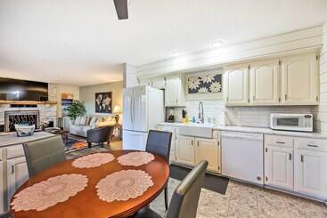 茅舍 Cozy Holiday Island Home: Hot Tub + Chiminea!