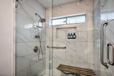 کلبه 2 Mi To Lone Star Park: Irving Home W/ Fenced Yard