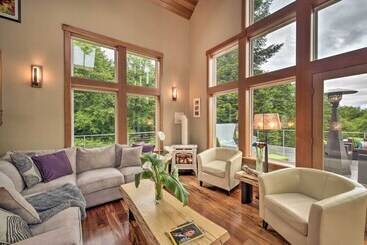 茅舍 Whidbey Island Oasis W/ Hot Tub & Cabana!