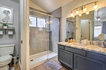 کلبه Idyllic Mesa Home W/ Turf Yard & Pool Access!