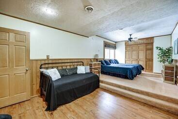 بيت ريفى Lakefront Brohman Retreat W/ Dock & Fire Pit!