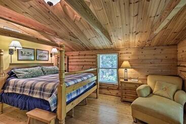 بيت ريفى Lakefront Hazelhurst Cabin: Dock & Pool Table