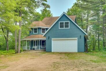 茅舍 Lakefront Minocqua Getaway: Dock, Game Room!