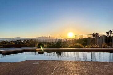 بيت ريفى Fountain Hills Home W/ Pool, Spa & Putting Green!