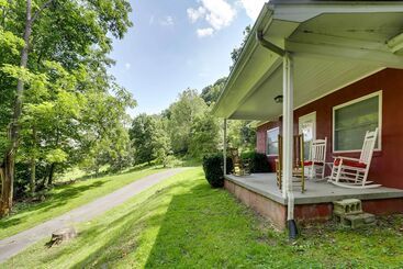 Maggie Valley Cottage Near Festival Grounds!