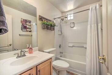 کلبه North Phoenix Home W/ Community Pools!