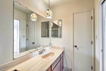 茅舍 Pearce Sunsites Home W/ Pool & Desert Mtn Views!