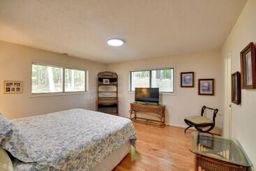 بيت ريفى Pet Friendly Cabin W/ Dock On Lake Martin!