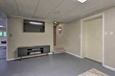 קוטג'' Dog Friendly Lake Ariel Resort Home W/ Deck!