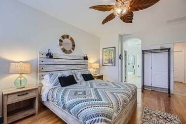 بيت ريفى Phoenix Retreat W/ Heated Pool, Gas Grill & Yard!