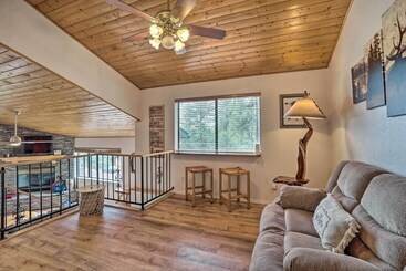 별장 Cozy Pine Retreat W/ Private Hot Tub & Views