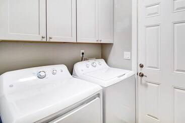 קוטג'' Pinetop Lakeside Home W/ Private Hot Tub & Bar