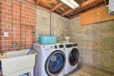 کلبه Private Desert Retreat W/ Grill & Mtn Views!