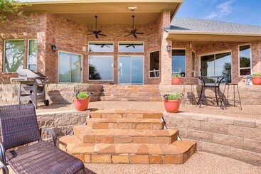 קוטג'' Lakefront Little Elm Home W/ Private Pool!