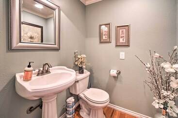 بيت ريفى Stunning Kent Lake House W/ Private Dock!