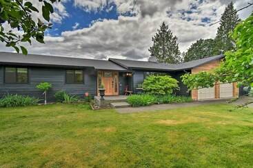 بيت ريفى Stylish Olympia Home W/ Private Boat Dock!